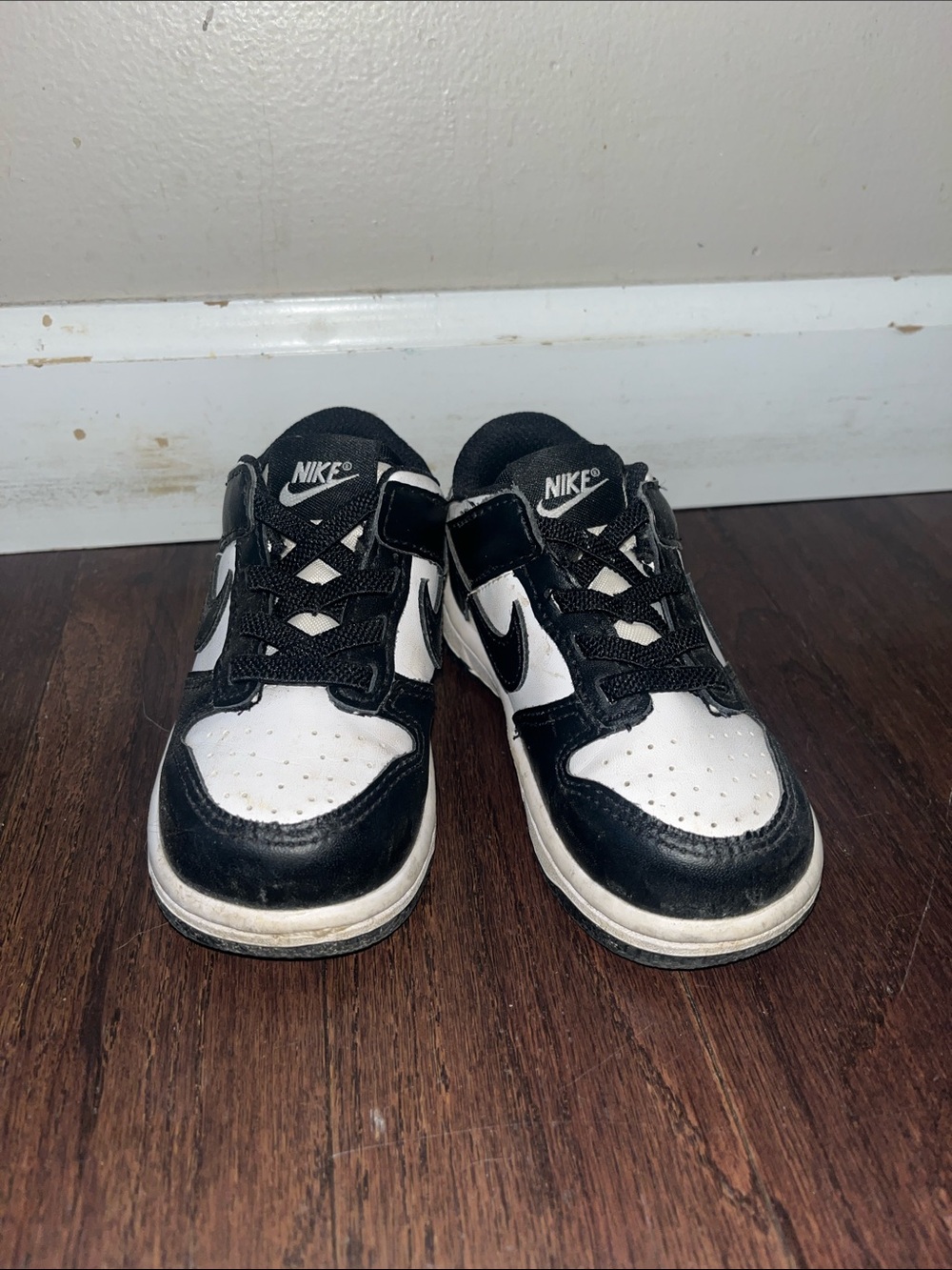 Nike Kids Black and White Low-Top Hook-and-Loop Sneakers